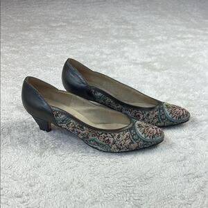 Vintage 80s 90s Johansen carpet tapestry floral pumps, size 10